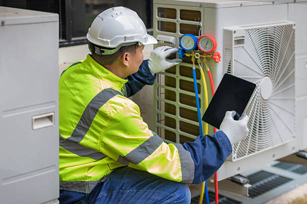 Professional Hvac technician working in Greenville, IA